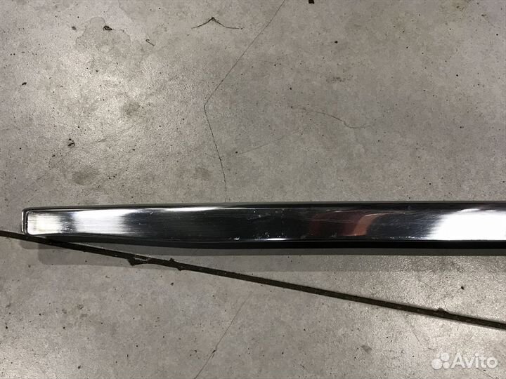 Правый молдинг хром заднего бампера W210