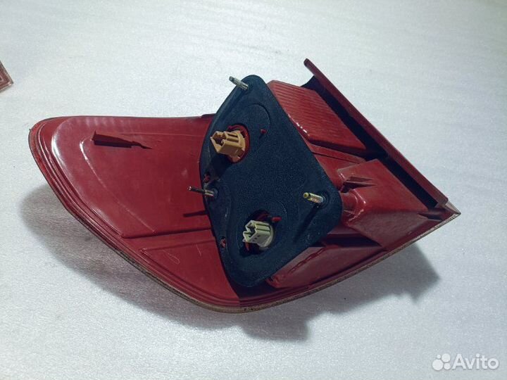 Фонарь задний правый Toyota Vista Ardeo ZZV50