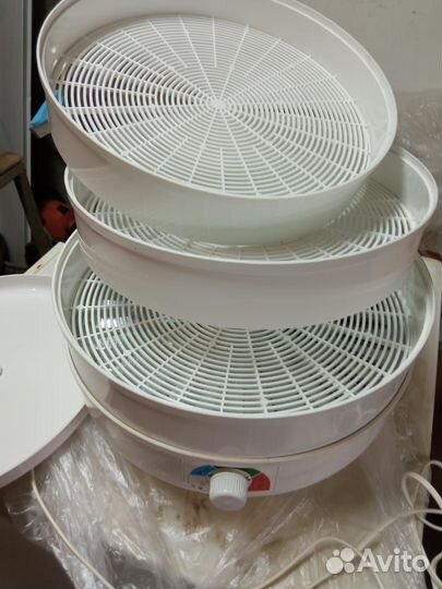 Электрическая сушилка для ягод, фруктов и грибов