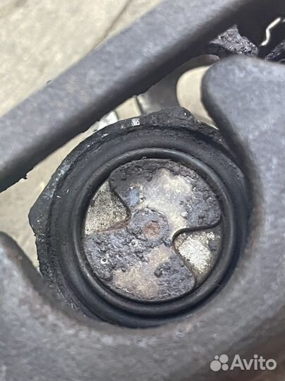 Суппорт тормозной задний Mitsubishi Outlander 3