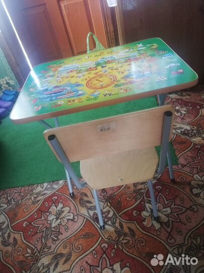 Письменный стол для школьника