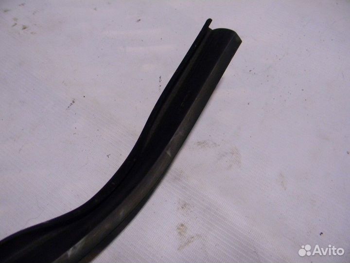 Уплотнитель (внутри) Duster 2012