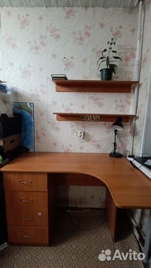 Письменный стол