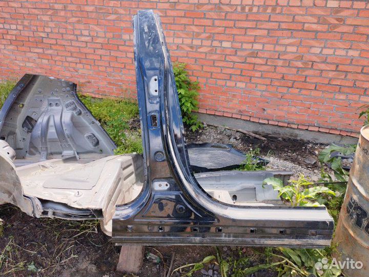 Центральная стойка с порогом правая Hyundai Creta