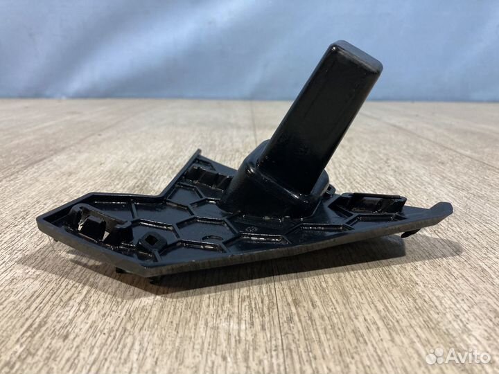 Кронштейн решетки радиатора VW Polo 6 левый