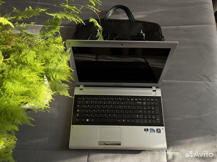 Ноутбук Samsung NP-RV520