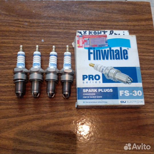 Свечи новые 3 х контактные Finwhale