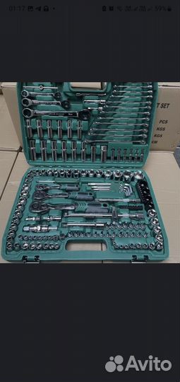 Набор инструментов для авто в чемодане