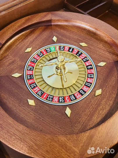 Стол новый, для игры в покер, рулетку