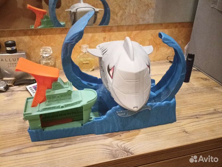 Hot wheels трек акула