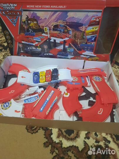 Трек с4 машинками Паркинг-гараж Тачки