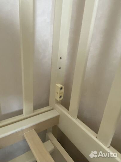 Кроватка с маятником