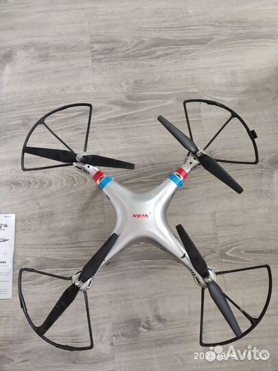 Квадрокоптер Syma X8W с камерой + 2 новые батареи