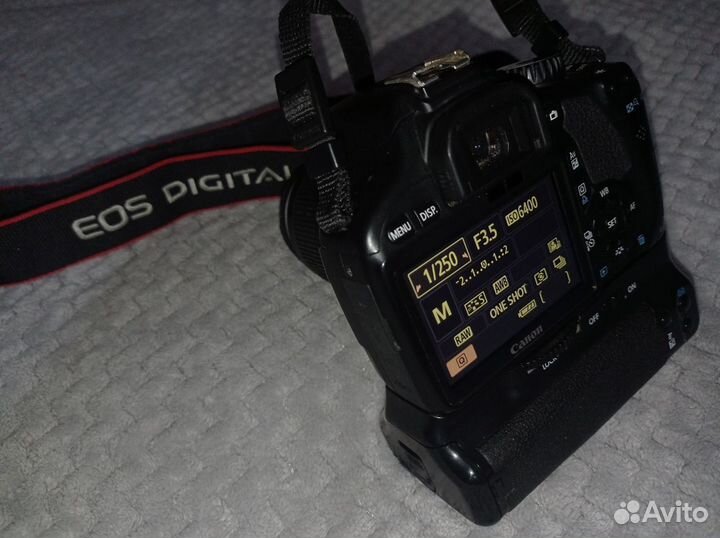 Зеркальный фотоаппарат canon EOS 550D + допы
