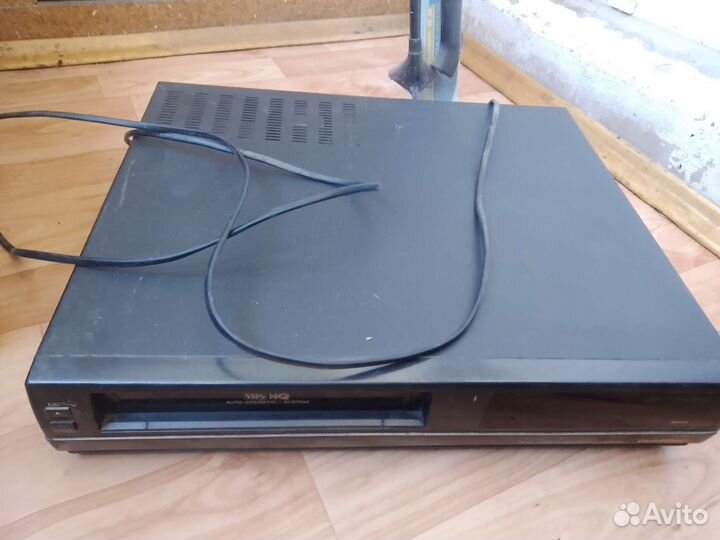 Видеомагнитофон goldstar