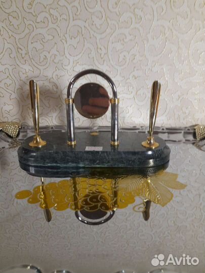 Подставка для ручек на мраморной основе