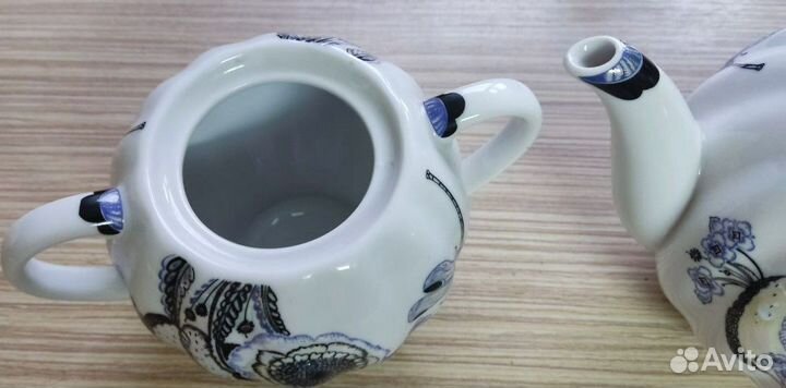 Чайник заварочный и сахарница