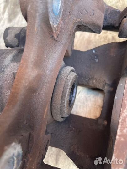 Суппорт задний левый Mercedes-Benz E-Class W212