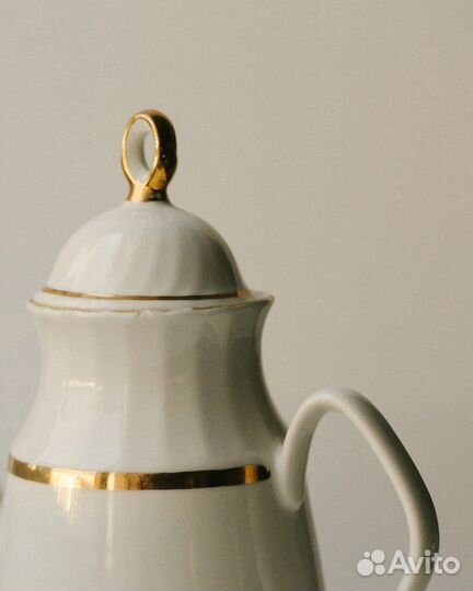 Фарфоровый чайник