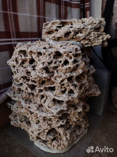 Камень в аквариум