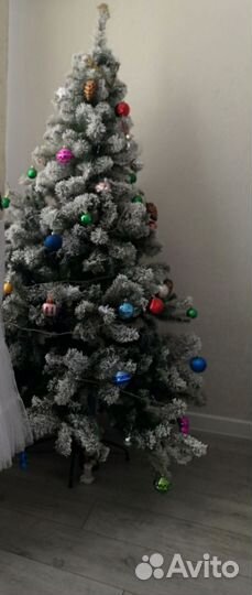 Елка искусственная заснеженная