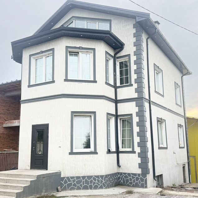Коттедж 400 м² на участке 8 сот.