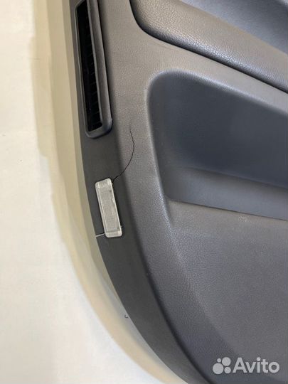 Обшивка боковой двери передняя левая Volkswagen