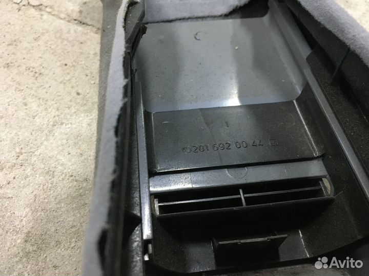 Обшивка левой стойки Mercedes W210 (3907)