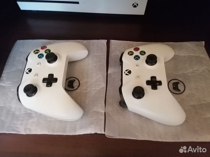 Продам xbox one S 1Тб. 19000