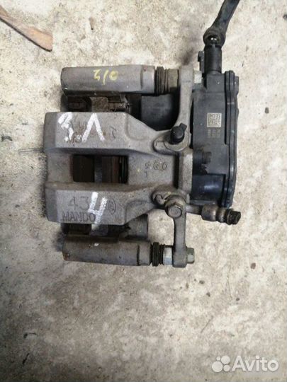 Суппорт задний левый Kia Sorento 4