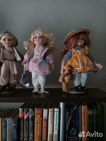 Кукла фарфоровая