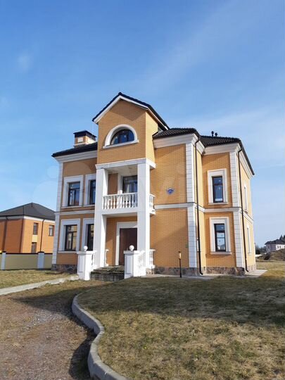 Коттедж 270 м² на участке 18 сот.