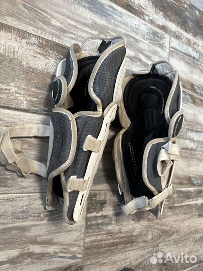 Хоккейная форма щитки на ноги bauer 13 размер