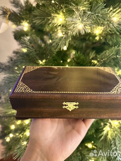Деревянная шкатулка