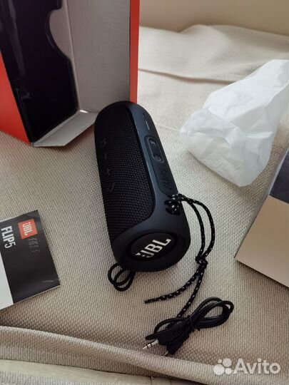 Беспроводная портативная колонка JBL