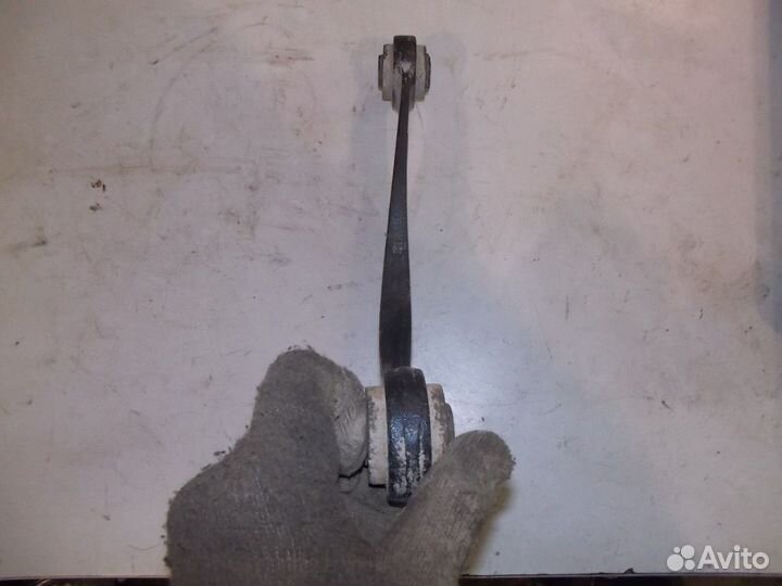 Рычаг задний поперечный верхний