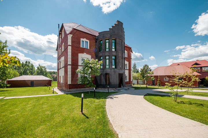 Коттедж 1240 м² на участке 40 сот.