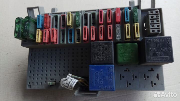 Блок предохранителей Opel Astra F