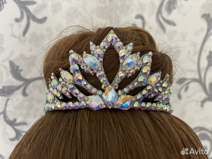 Украшение корона на пучок для гимнастики