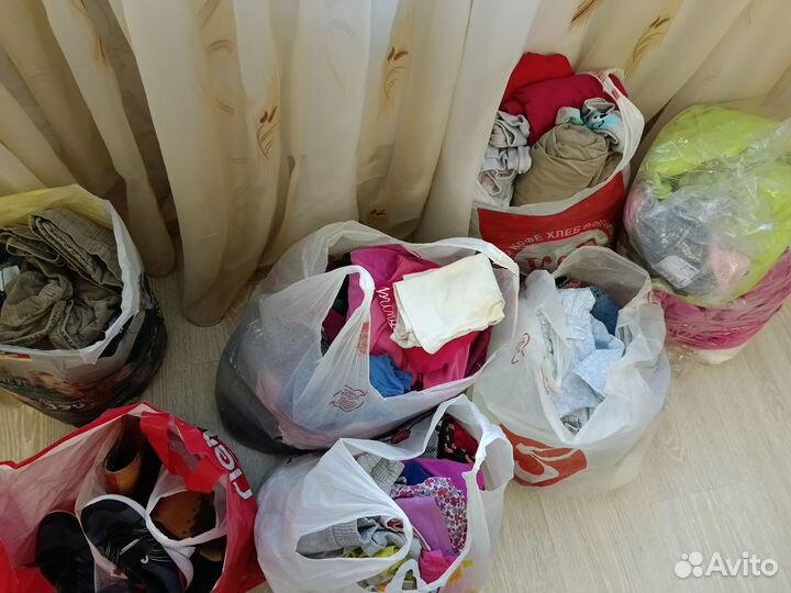 Отдам за 2 больших плитки шоколада