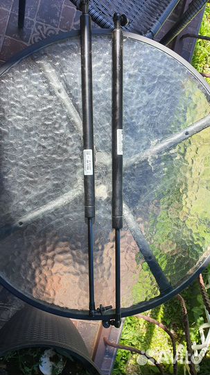 Амортизаторы багажника додж караван,крайслер