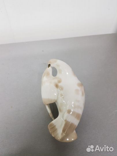 Фарфоровая статуэтка 