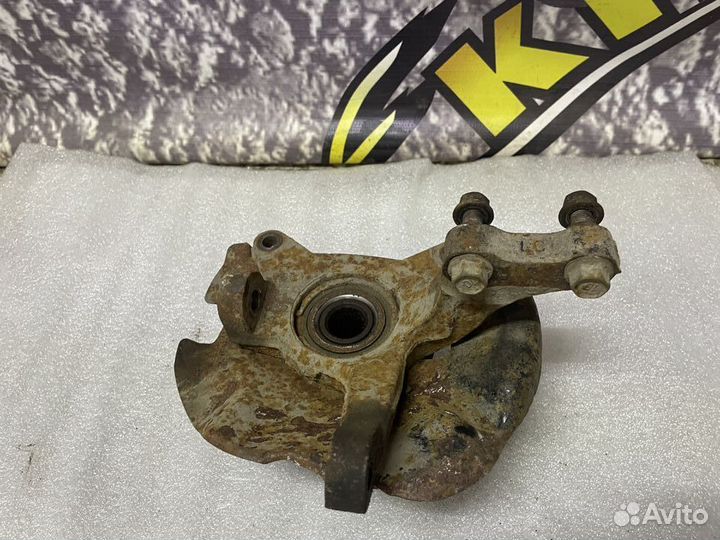 Кулак со ступицей передний правый Accent 2 Акцент