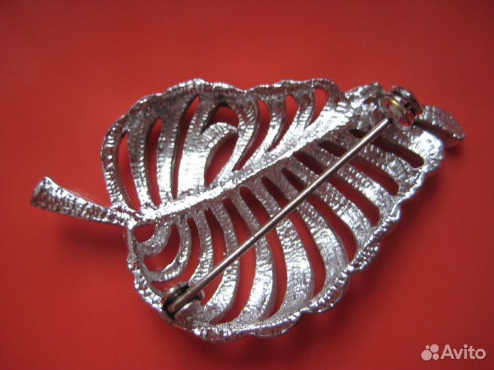 Брошь 