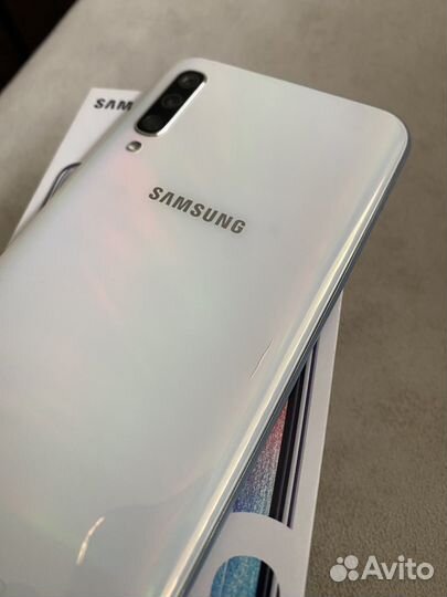 Samsung Galaxy A50, 4/64 ГБ