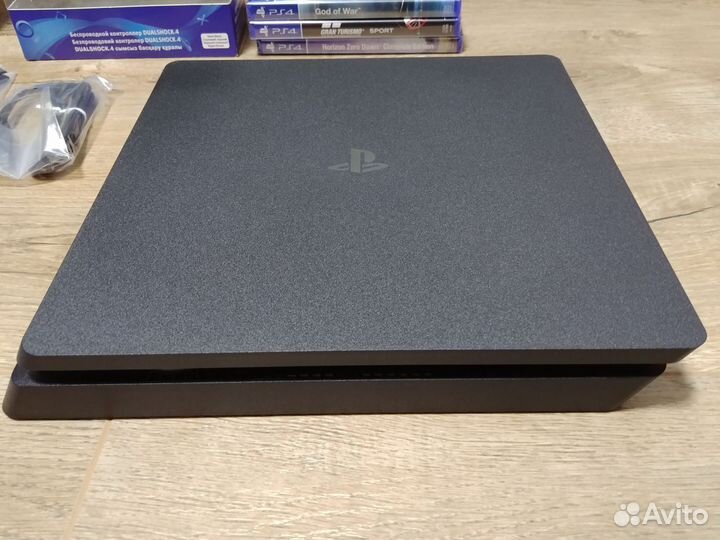 Sony PlayStation 4 Slim 1TB CUH-2208B+DualShock 4