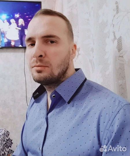 Ученик мастера по ремонту телефонов