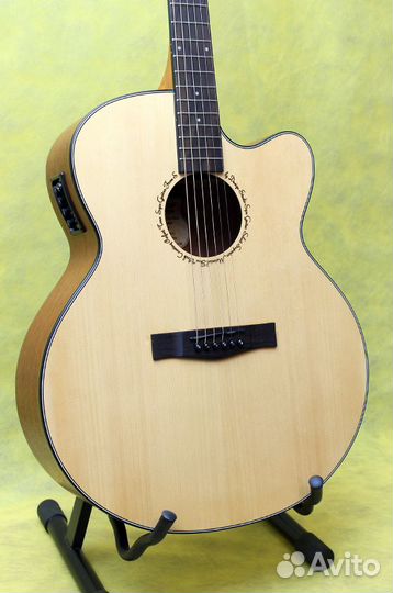 Акустическая гитара Martinez с широким грифом
