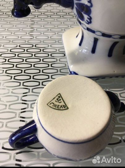 Самовар с чайничком Гжель