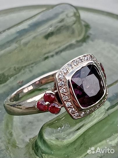 Золотое кольцо с бриллиантами и шпинелью